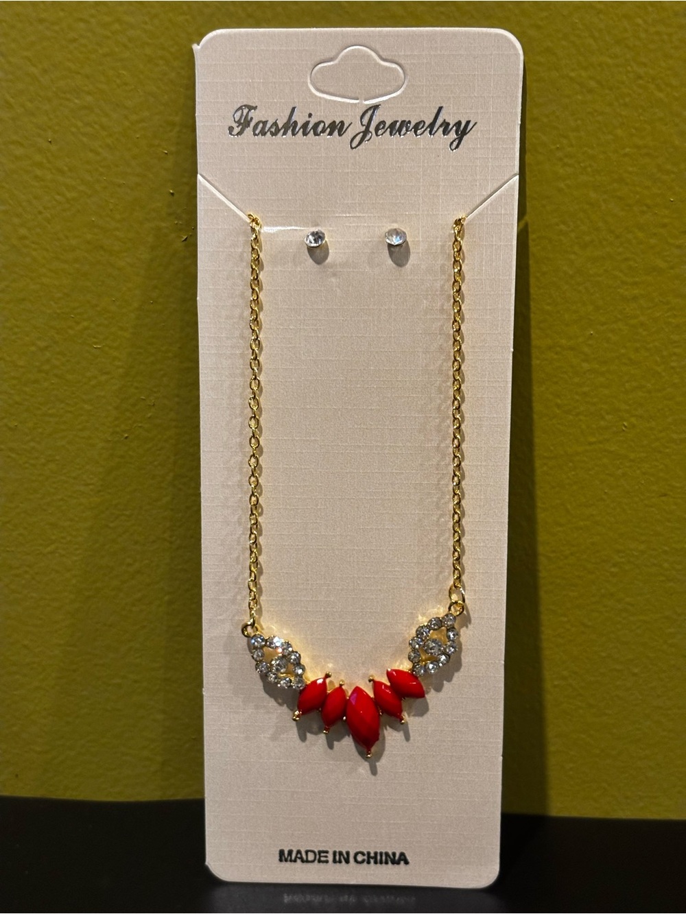 Fashion Jewelry Gold Necklace with Red and Clear Crystal Accents